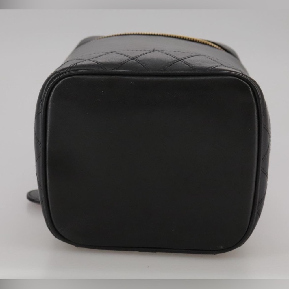 CHANEL CC Logo Grained Calfskin Cosmetics Vanity Hand Bag - Picture 6 of 16